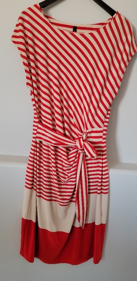 Lori M Collection dress, size M, cream and red graphic pattern - Picture 1 of 2